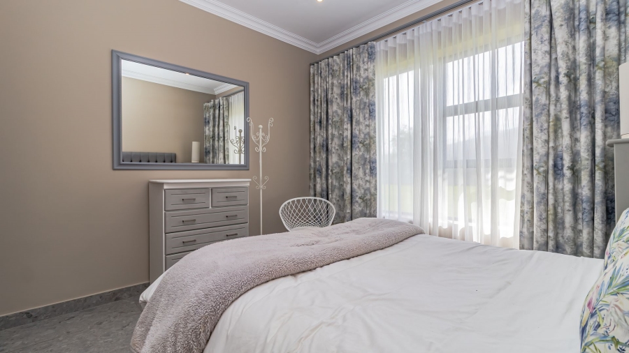 6 Bedroom Property for Sale in Heatherlands Western Cape